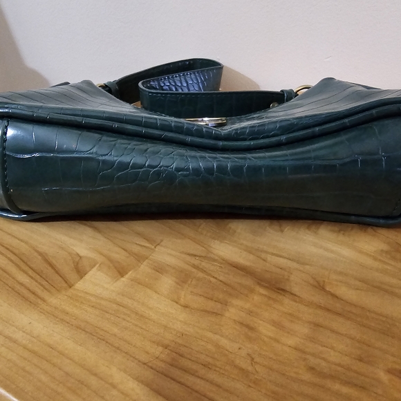 Dark Green Croc-Embossed Shoulder Bag with Gold Slytherin Emblem - Picture 4 of 6